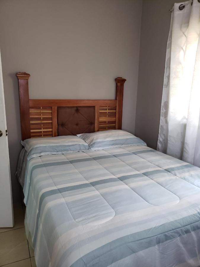 מנדוויל Lion'S View Bed & Breakfast מראה חיצוני תמונה