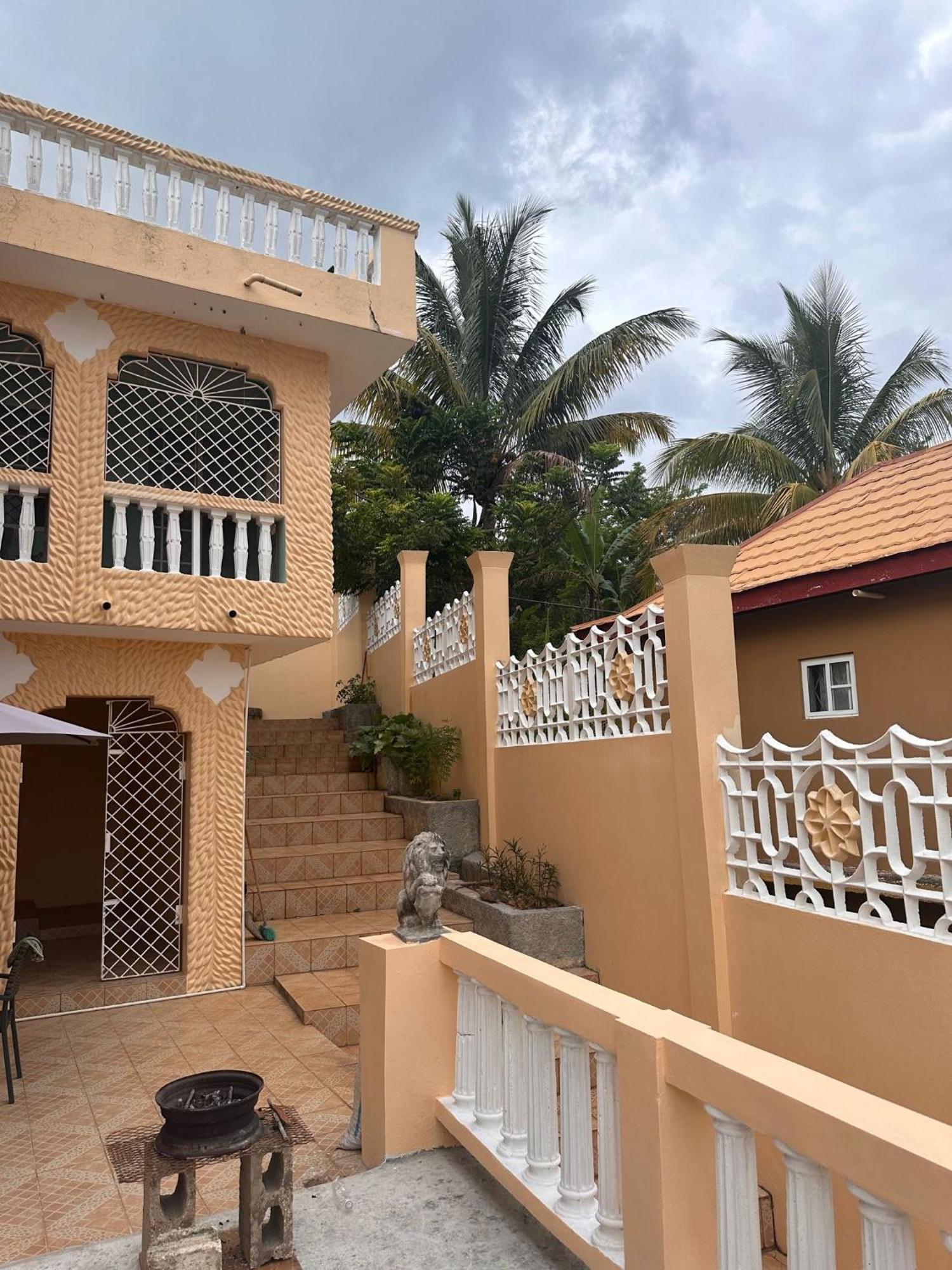 מנדוויל Lion'S View Bed & Breakfast מראה חיצוני תמונה